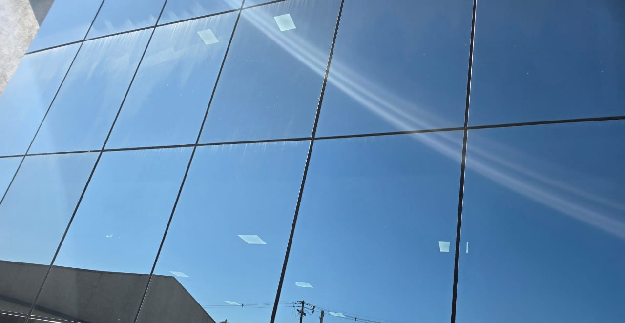 Fachada de Alumínio Elegante e Resistente